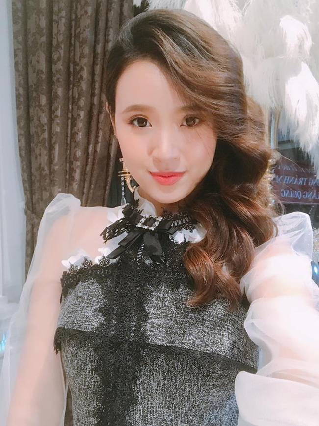 Không đu bám đại gia, 4 hot girl vẫn tậu xe hơi tiền tỷ